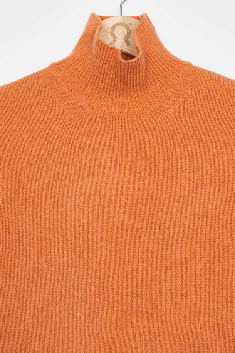 Arancio Becco D'oca | Maglia collo alto cashmere rigenerato