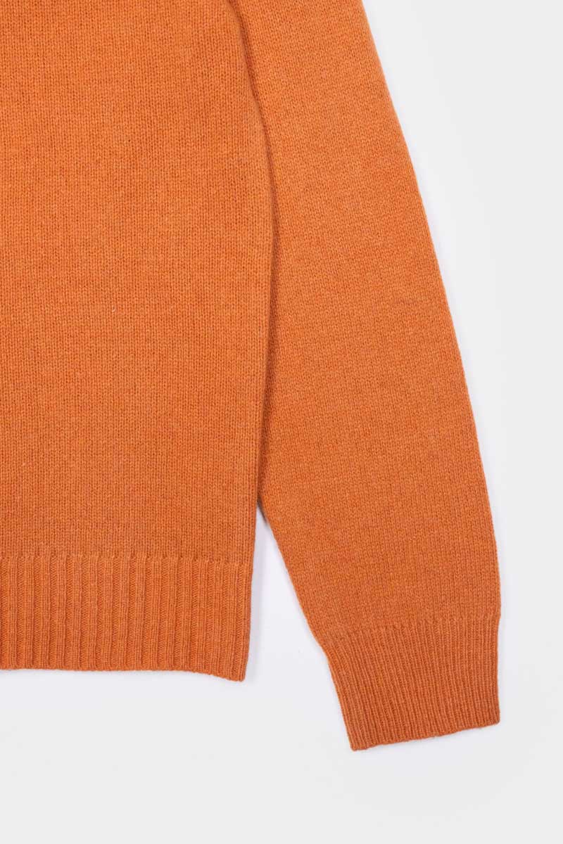 Arancio Becco D'oca | Maglia collo alto cashmere rigenerato