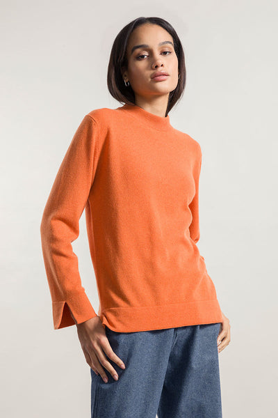 Maglia arancione girocollo in cotone e cashmere con logo ricamato sul petto Maglia arancione girocollo in cotone e cashmere con logo ricamato sul petto