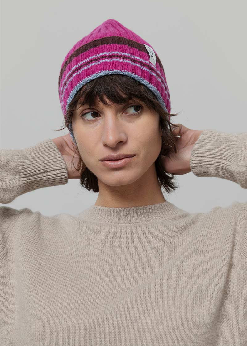 Cappello Cashmere Beanie Invernale a Righe Fucsia Mira - Rifò Lab Moda circolare made in Italy