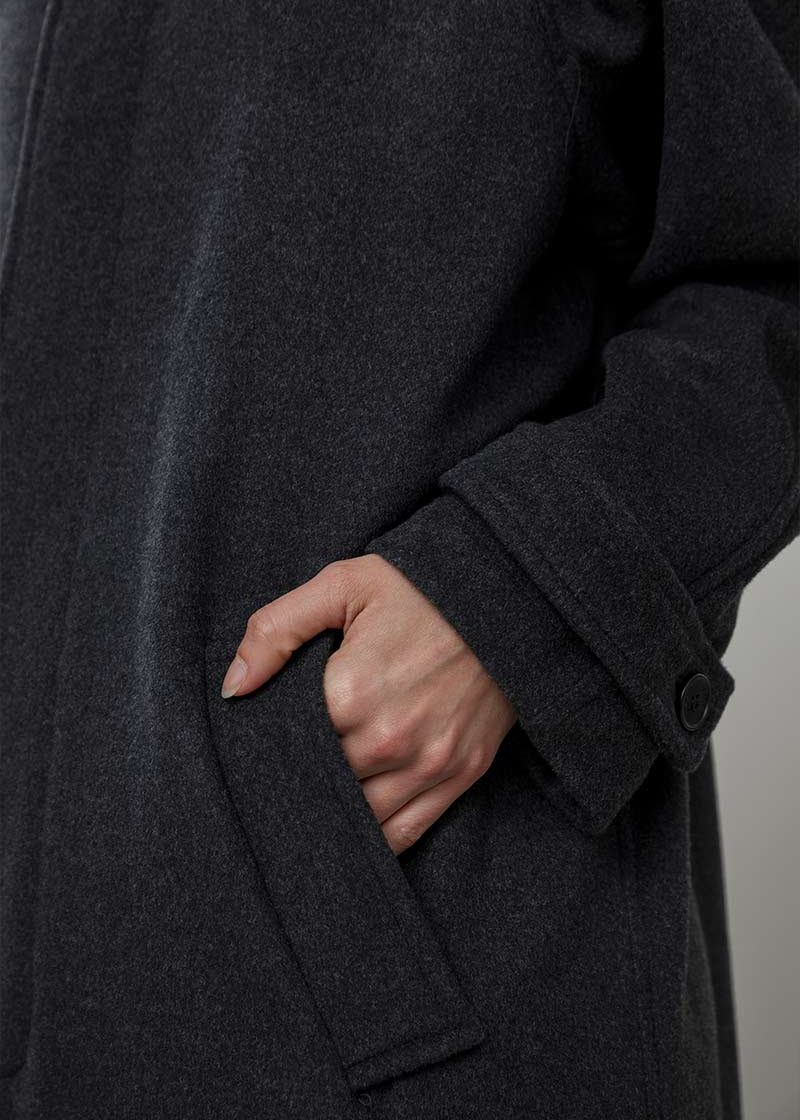 Cappotto Lungo Donna Lana Rigenerata Helga Grigio Scuro - Rifò Lab Moda circolare made in Italy 