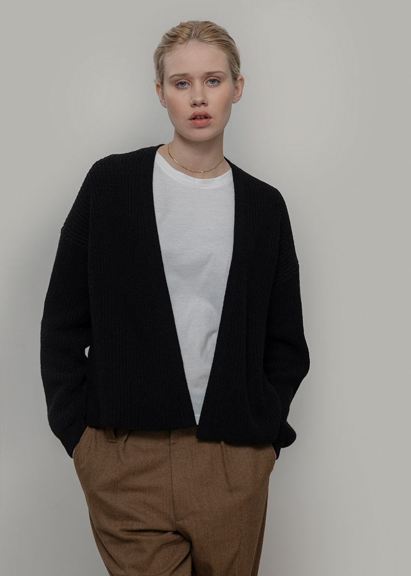 Nero Ardesia | Cardigan corto cashmere rigenerato
