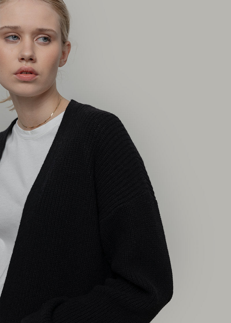 Nero Ardesia | Cardigan corto cashmere rigenerato