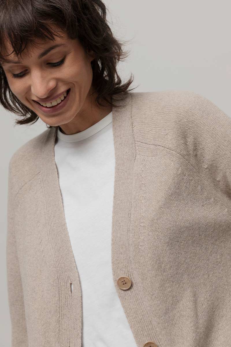 Cardigan Cashmere Donna Corto con Bottoni Tosca  - Rifò Lab Moda circolare made in Italy
Beige Sabbia