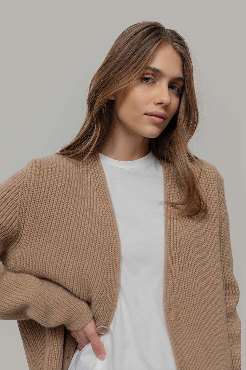 Cardigan Unisex Lana Rigenerata Cleto Beige - Rifò Lab Moda circolare made in Italy