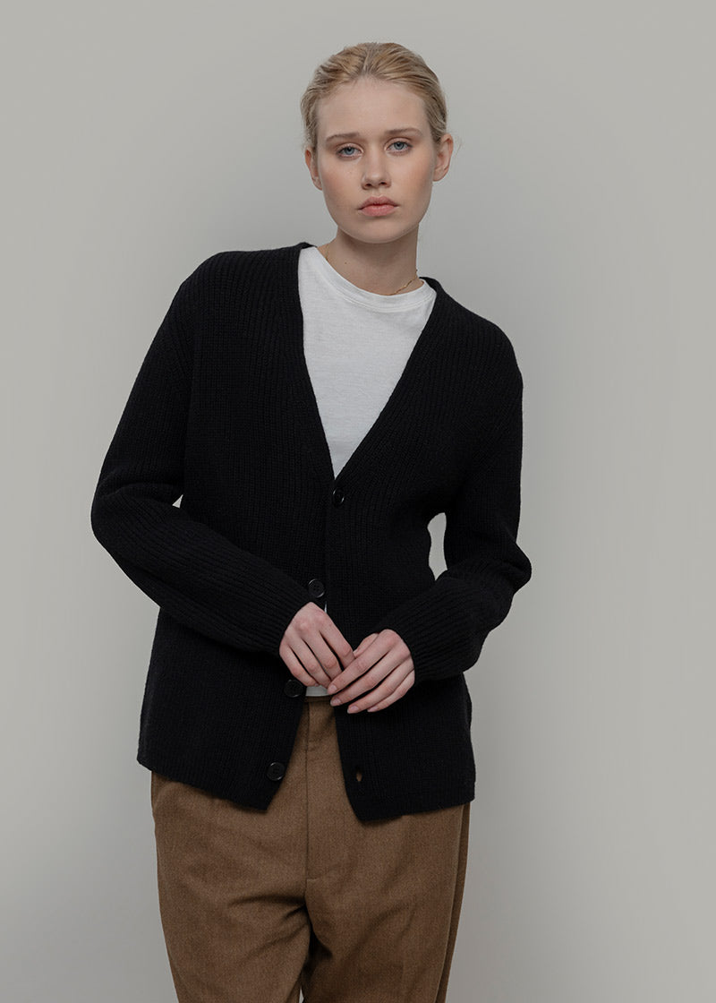 Cardigan Unisex Lana Rigenerata Cleto Nero - Rifò Lab Moda circolare made in Italy