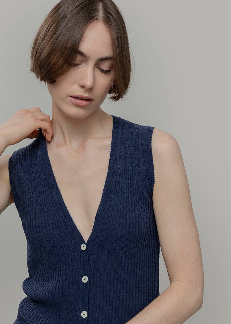 gilet con bottoni donna Lilia - gilet elegante donna seta rigenerata - Rifò Lab Moda circolare made in Italy