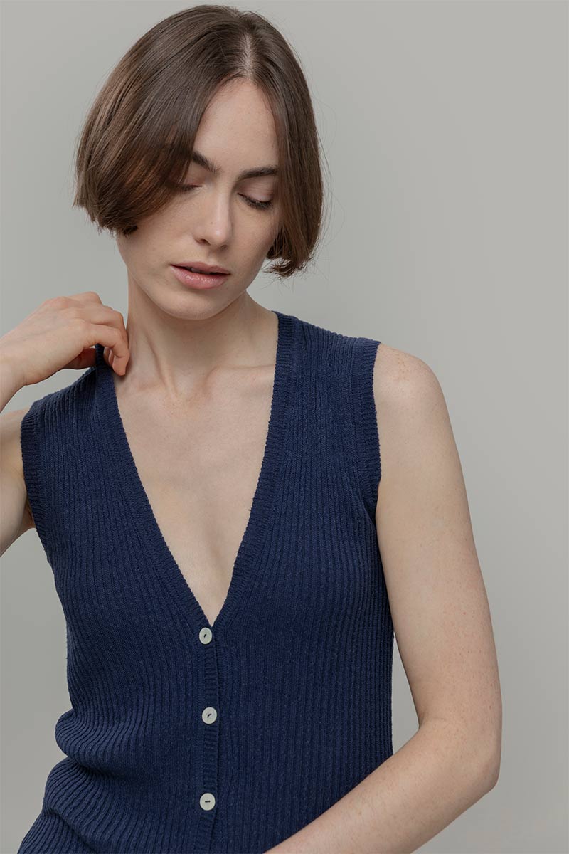 gilet con bottoni donna Lilia - gilet elegante donna seta rigenerata - Rifò Lab Moda circolare made in Italy