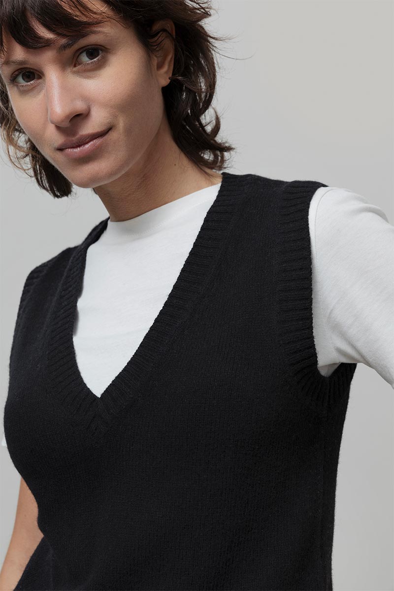 Gilet Donna Scollo V Lana Melania - Rifò Lab Moda circolare made in Italy
Nero Ardesia