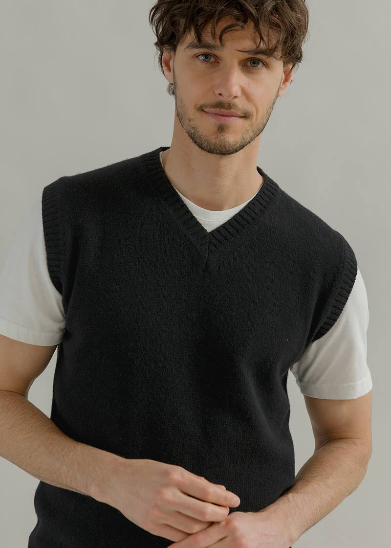 Gilet Uomo Cashmere Scollo a V Maglione Senza Maniche Uomo Ascanio - Rifò Lab Moda circolare made in Italy
Nero Ardesia