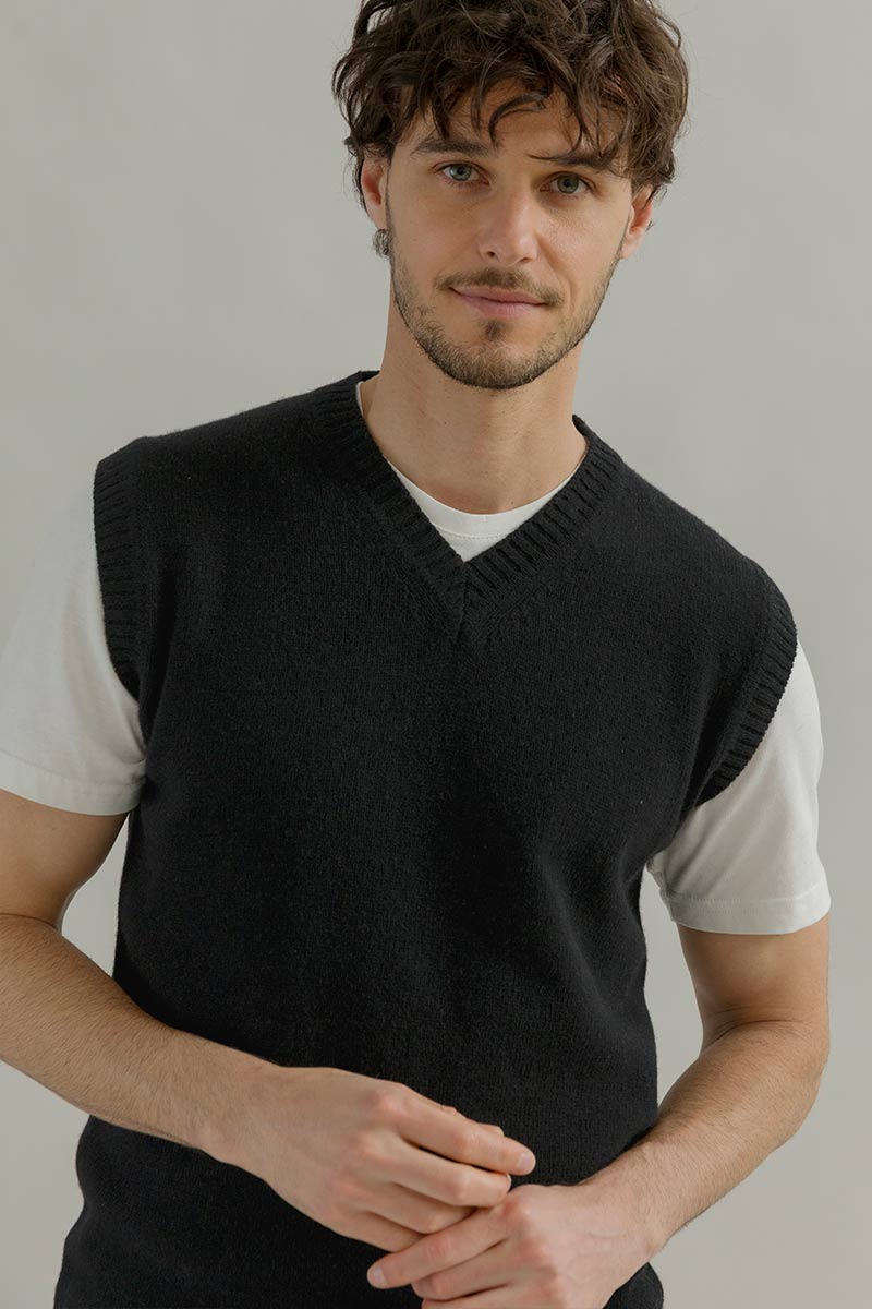 Gilet Uomo Cashmere Scollo a V Maglione Senza Maniche Uomo Ascanio - Rifò Lab Moda circolare made in Italy
Nero Ardesia