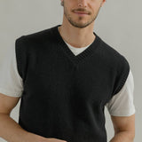 Gilet Uomo Cashmere Scollo a V Maglione Senza Maniche Uomo Ascanio - Rifò Lab Moda circolare made in Italy
Nero Ardesia