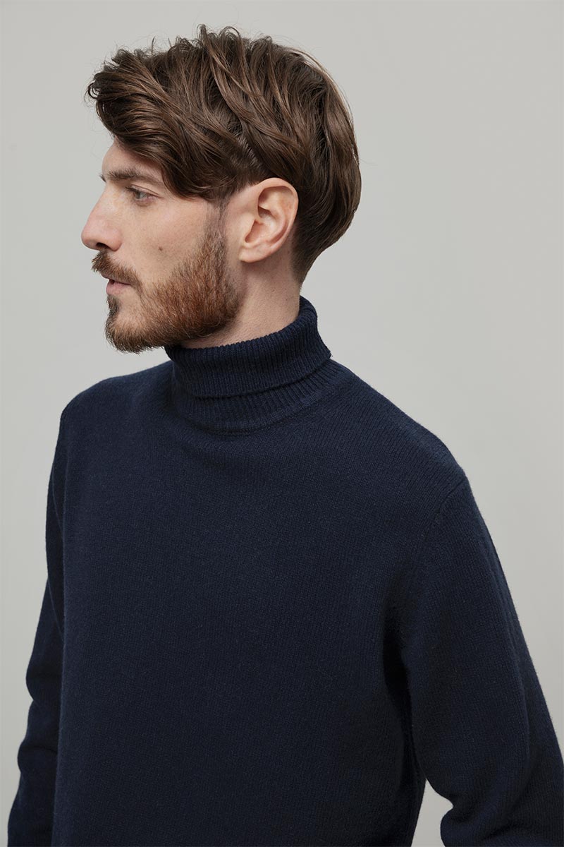 Dolcevita Uomo Cashmere Riciclato Maglione Collo Alto Uomo Dimitri - Rifò Lab Moda circolare made in Italy
Blu Mora