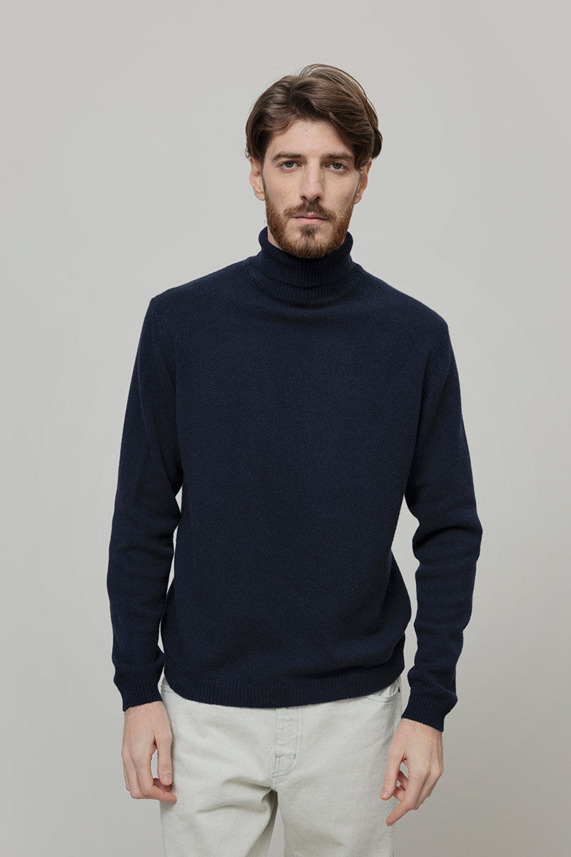 Dolcevita Uomo Cashmere Riciclato Maglione Collo Alto Uomo Dimitri - Rifò Lab Moda circolare made in Italy
Blu Mora