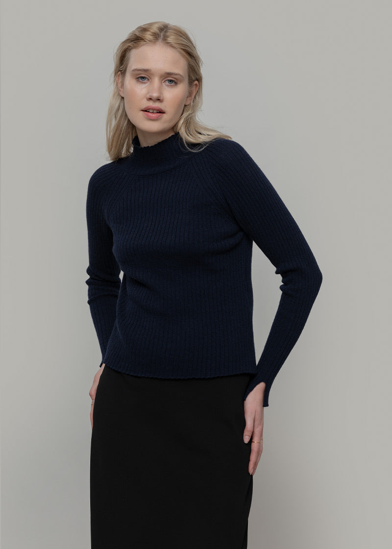 maglia-costine-cashmere-rigenerato-donna-euridice-blu - Rifò Lab Moda circolare made in Italy 