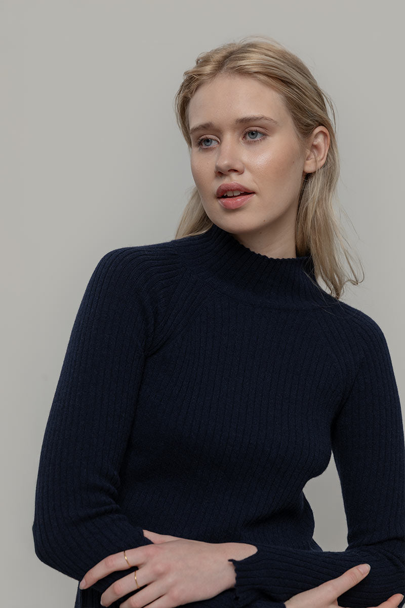 maglia-costine-cashmere-rigenerato-donna-euridice-blu - Rifò Lab Moda circolare made in Italy 