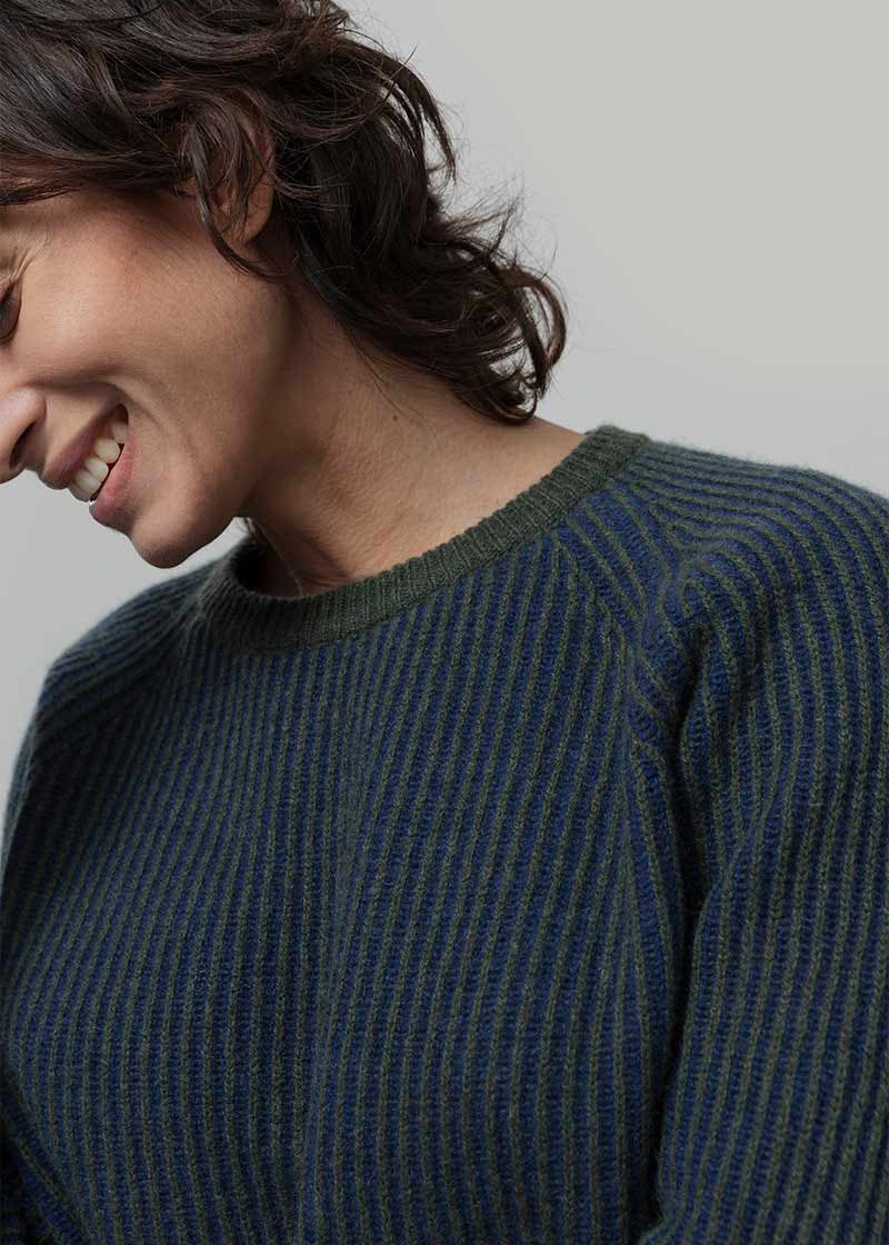 Maglione Cashmere Donna Cropped Emilia  - Rifò Lab Moda circolare made in Italy
Blu Verde