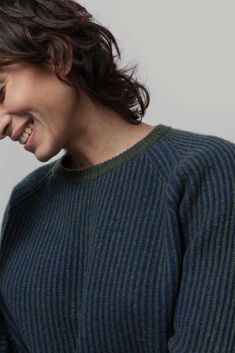Maglione Cashmere Donna Cropped Emilia  - Rifò Lab Moda circolare made in Italy
Blu Verde