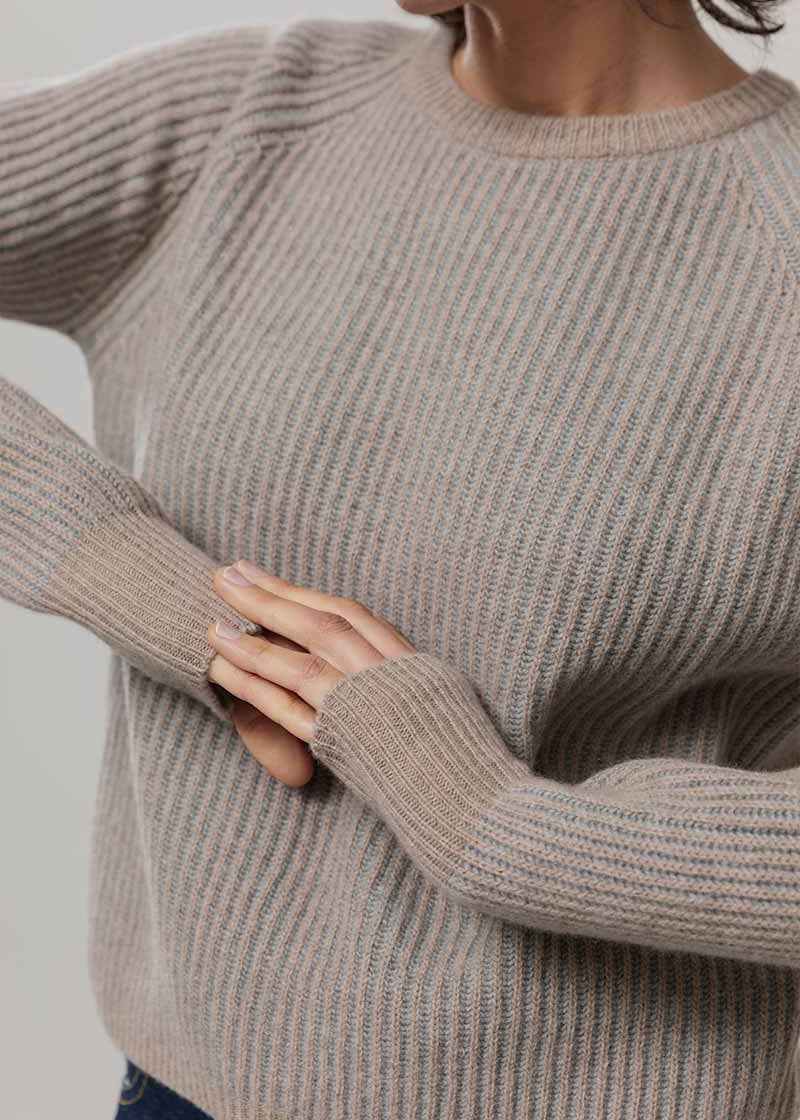 Maglione Cashmere Donna Cropped Emilia  - Rifò Lab Moda circolare made in Italy
Beige-Grigio