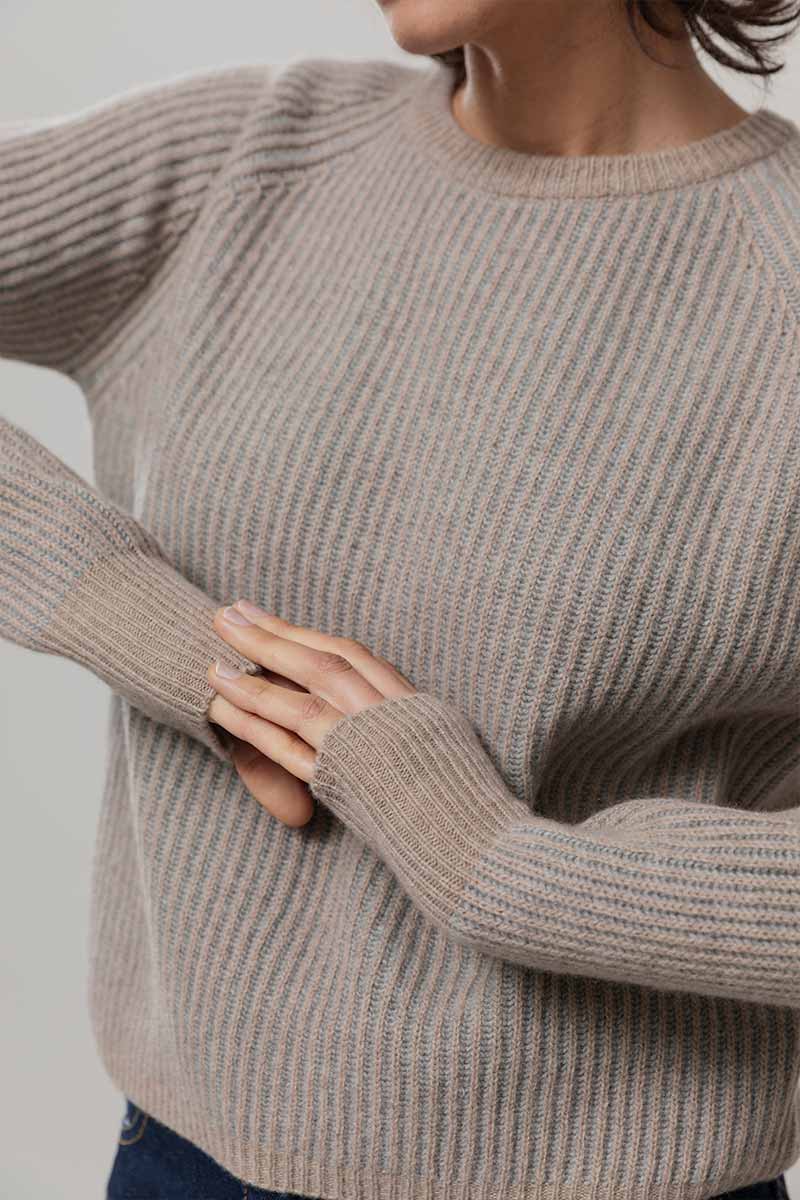 Maglione Cashmere Donna Cropped Emilia  - Rifò Lab Moda circolare made in Italy
Beige-Grigio