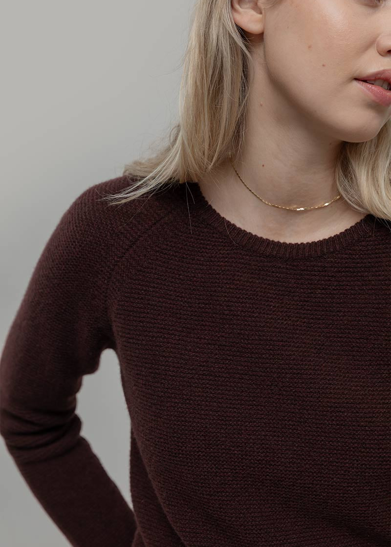 Maglia Girocollo Donna Cashmere Rigenerato Giulietta Marrone - Rifò Lab Moda circolare made in Italy