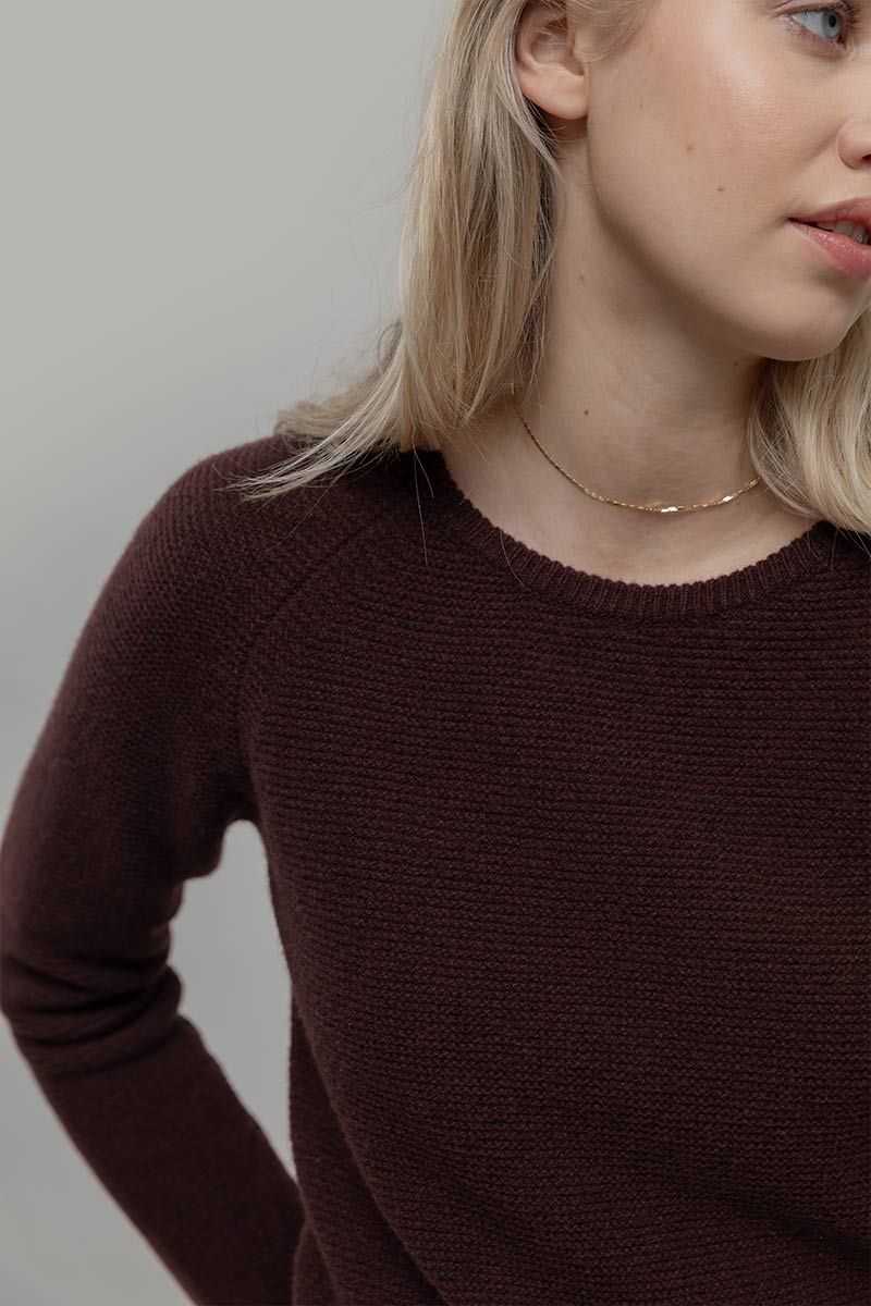 Maglia Girocollo Donna Cashmere Rigenerato Giulietta Marrone - Rifò Lab Moda circolare made in Italy