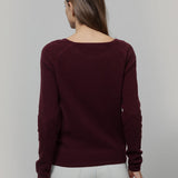 Maglia Donna Lana Extrafine Riciclata Francesca  - Rifò Lab Moda circolare made in Italy 
Viola Uva
Maglione da donna in 100% lana extrafine riciclata blu, solo 170 gr, traspirante e leggero come una seconda pelle. Scegli la moda made in Italy di Rifò!