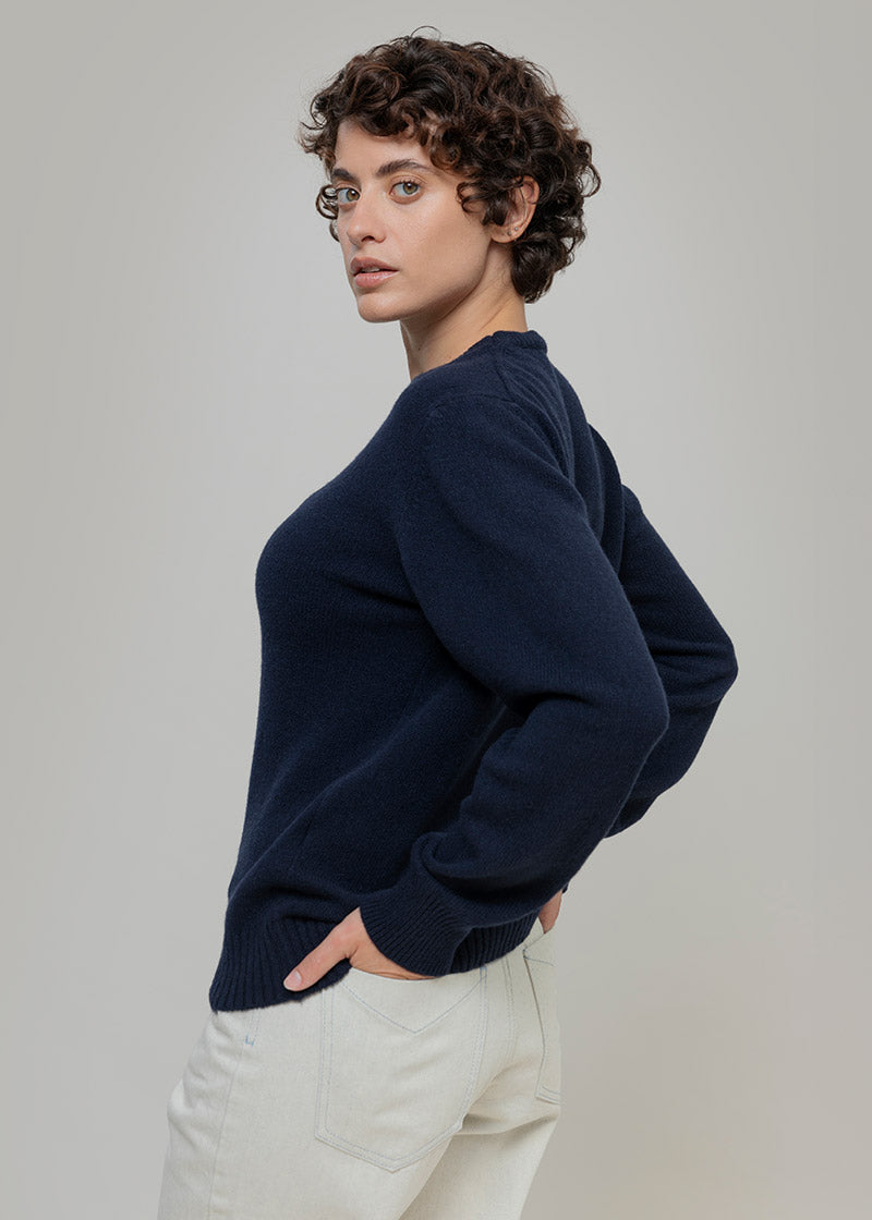 Maglia Donna Cashmere Rigenerato Edda Blu Mora - Rifò Lab Moda circolare made in Italy