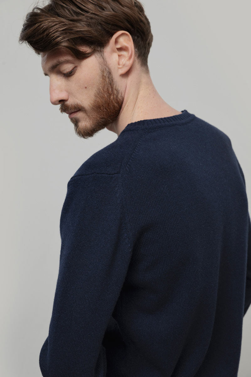 Maglione Scollo a V Uomo Cashmere Riciclato Flavio - Rifò Lab Moda circolare made in Italy
Blu Mora