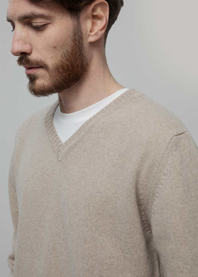 Maglione Scollo a V Uomo Cashmere Riciclato Flavio - Rifò Lab Moda circolare made in Italy
Beige Sabbia