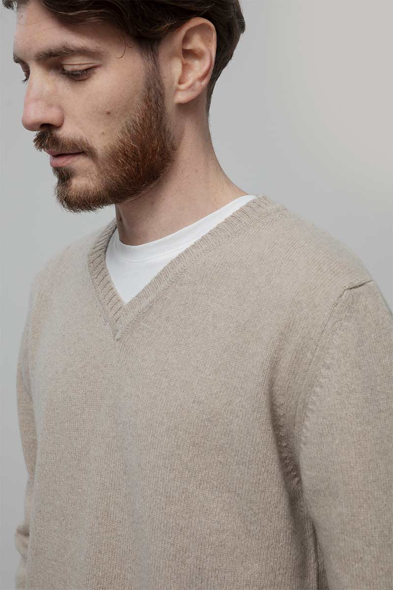 Maglione Scollo a V Uomo Cashmere Riciclato Flavio - Rifò Lab Moda circolare made in Italy
Beige Sabbia