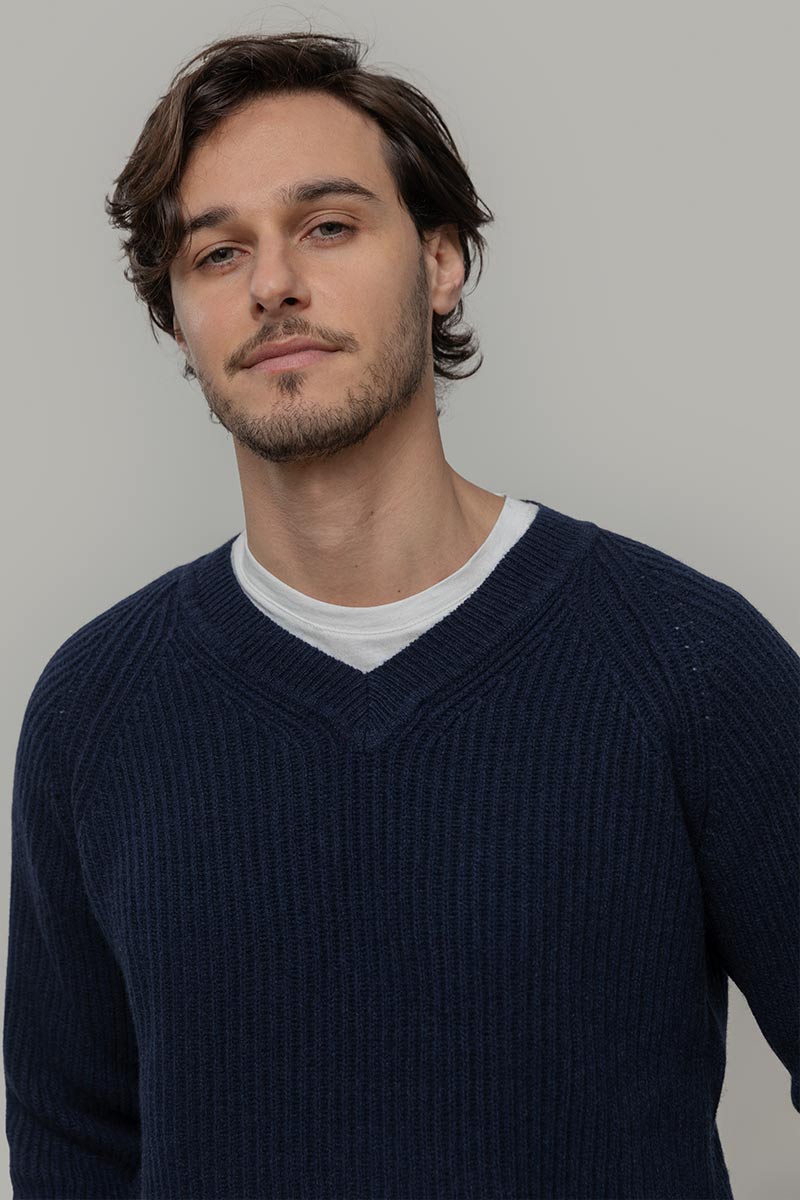Maglia Scollo a V Uomo Cashmere Costante - Rifò Lab Moda circolare made in Italy