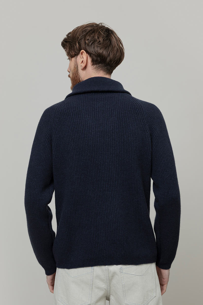 Maglione con Zip Uomo Lana Rigenerata Stefano - Rifò Lab Moda circolare made in Italy
Blu Mora