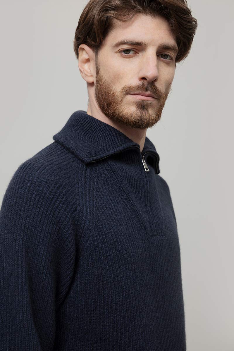 Maglione con Zip Uomo Lana Rigenerata Stefano - Rifò Lab Moda circolare made in Italy
Blu Mora
