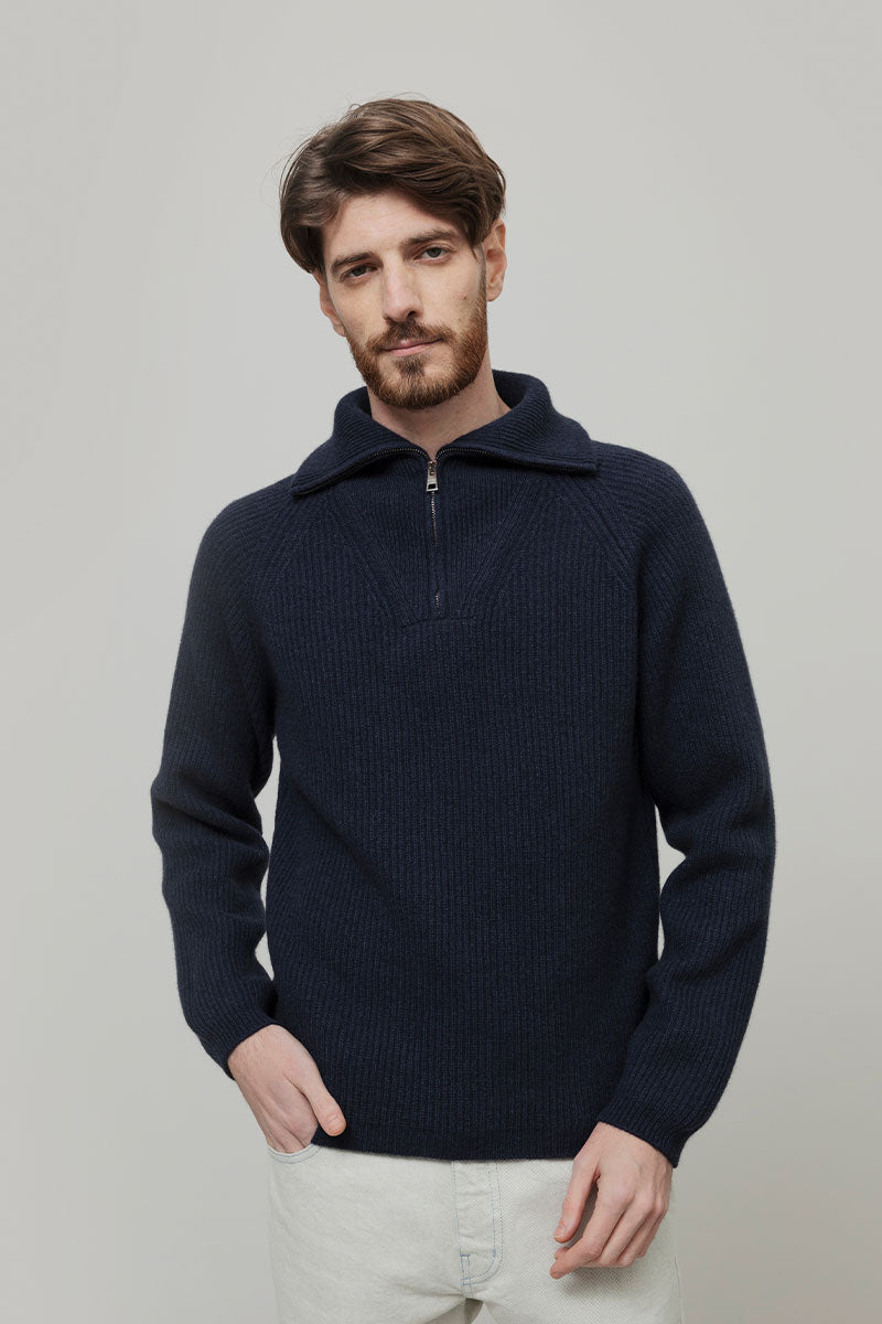Maglione con Zip Uomo Lana Rigenerata Stefano - Rifò Lab Moda circolare made in Italy
Blu Mora