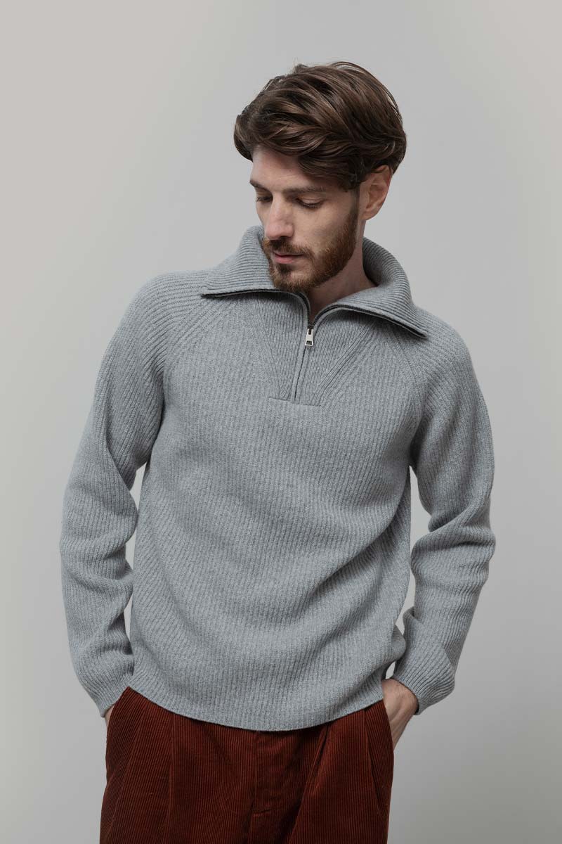 Maglione con Zip Uomo Lana Rigenerata Stefano - Rifò Lab Moda circolare made in Italy
Grigio Calce