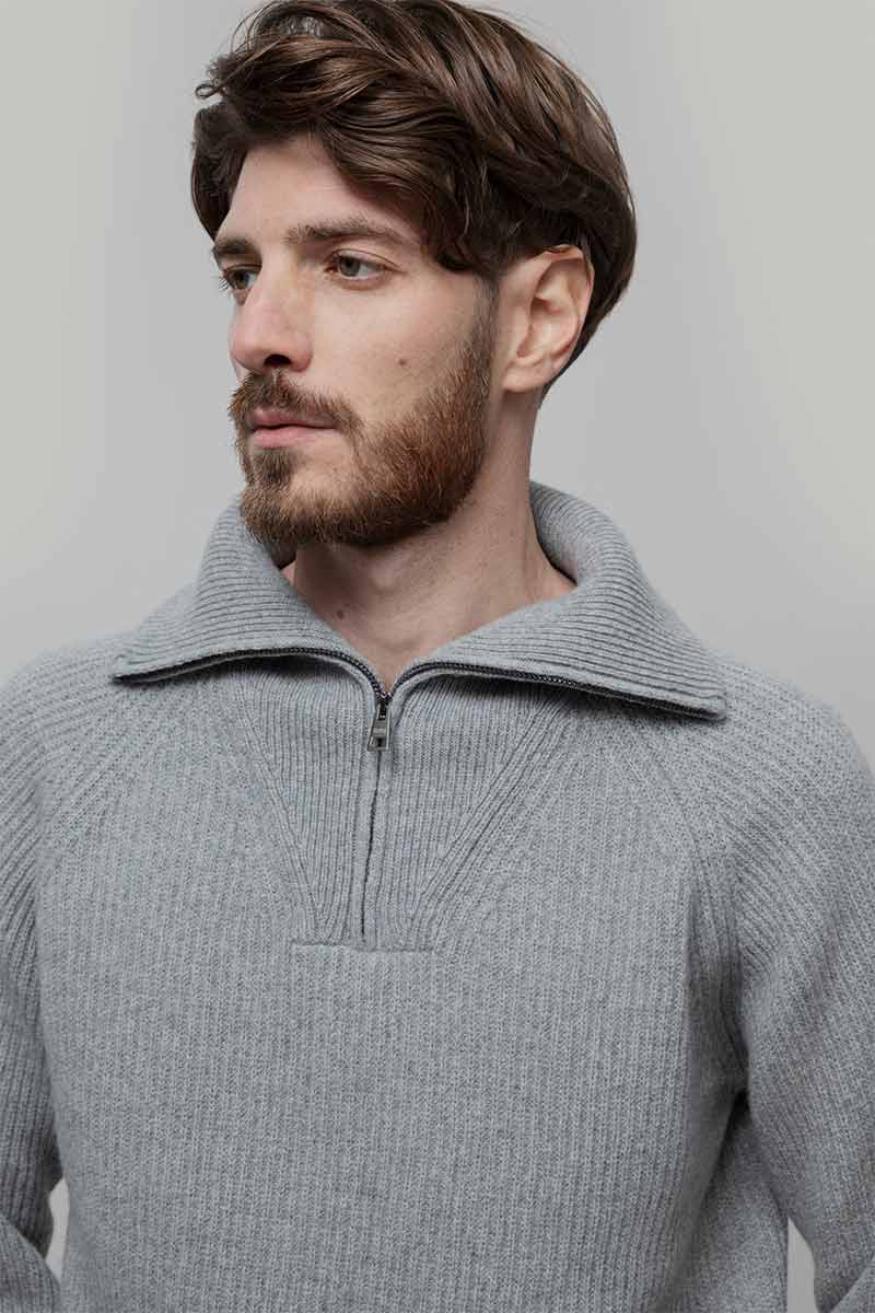 Maglione con Zip Uomo Lana Rigenerata Stefano - Rifò Lab Moda circolare made in Italy
Grigio Calce
