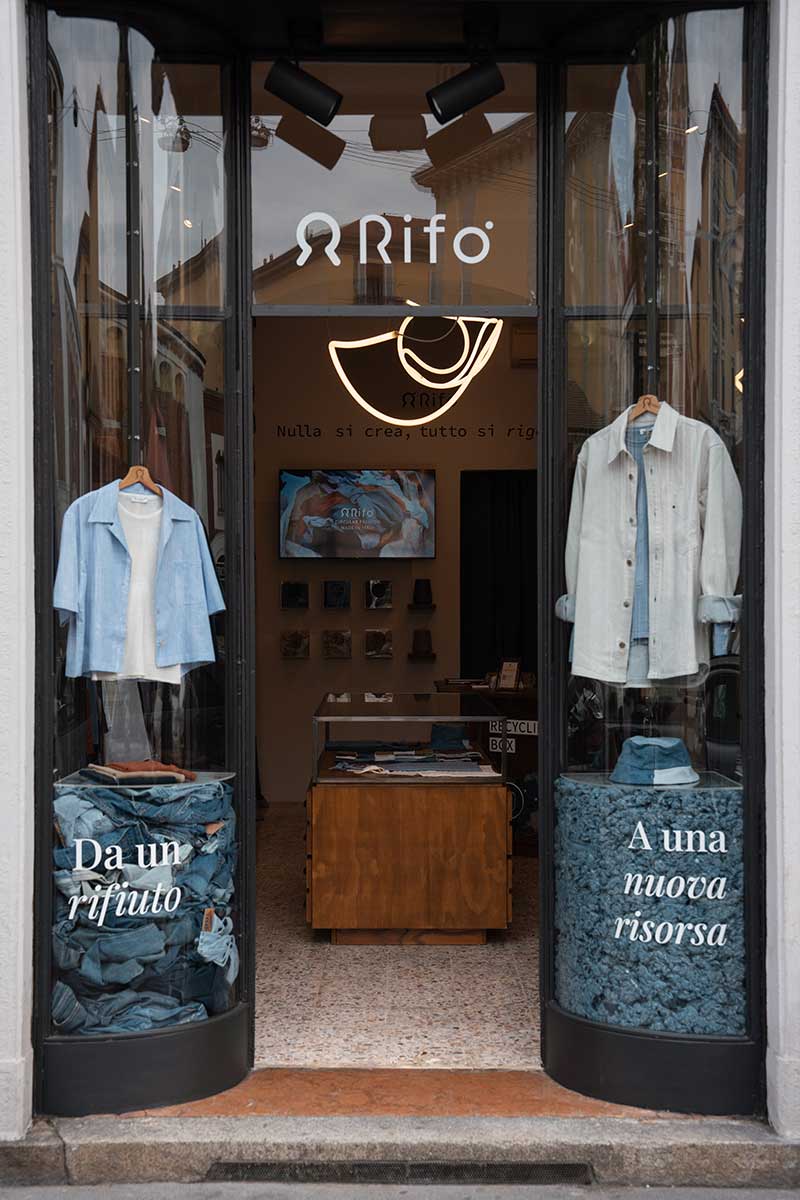 negozio-Rifo-Milano-Wagner-negozio-abbigliamento-sostenibile - Rifò Lab Moda circolare made in Italy 