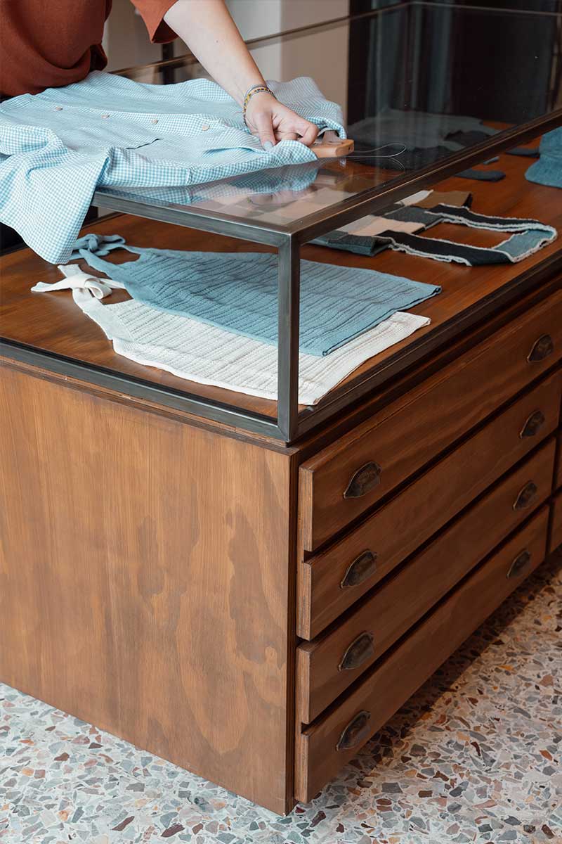 negozio-Rifo-Milano-Wagner-negozio-abbigliamento-sostenibile - Rifò Lab Moda circolare made in Italy 