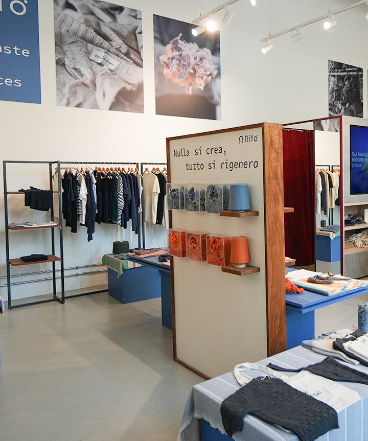 Arriviamo anche a Firenze, nel nuovo Circular Fashion Hub, uno spazio dedicato alla moda circolare condiviso con il brand spagnolo Ecoalf.Ci trovi in Manifattura Tabacchi, via delle Cascine 35 - building B6.