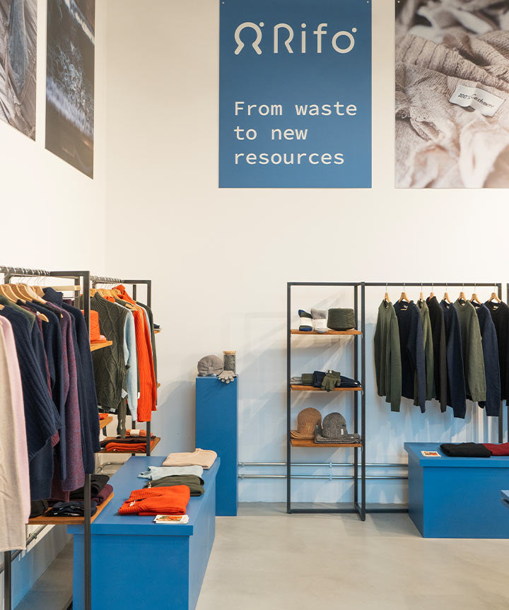 Negozio Rifò Firenze Manifattura Tabacchi
Arriviamo anche a Firenze, nel nuovo Circular Fashion Hub, uno spazio dedicato alla moda circolare condiviso con il brand spagnolo Ecoalf.Ci trovi in Manifattura Tabacchi, via delle Cascine 35 - building B6.