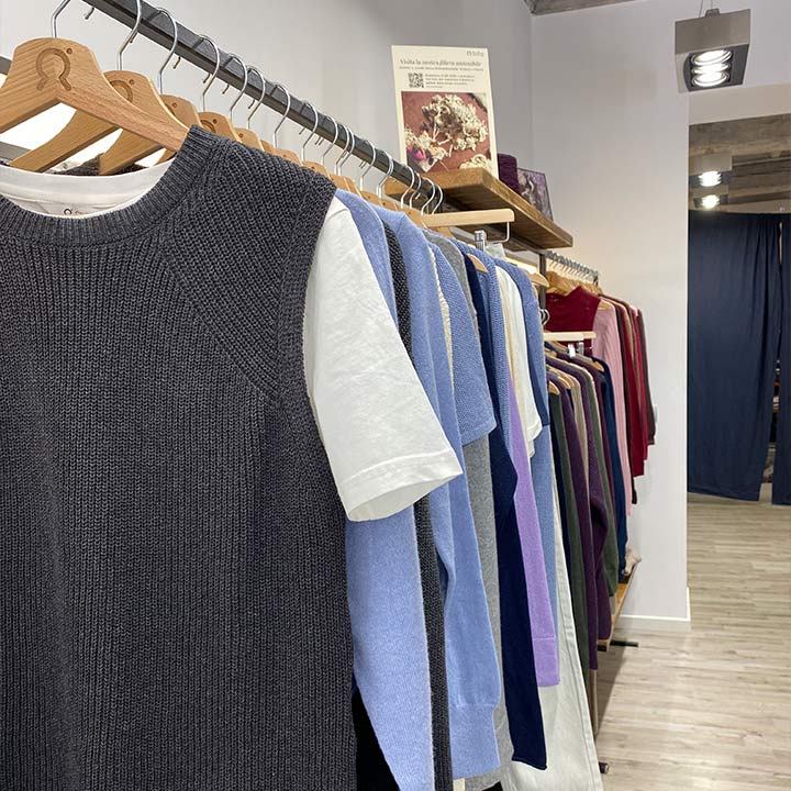 Negozio Roma Rifò Temporary Store Abbigliamento Sostenibile Donna Moda Circolare made in Italy