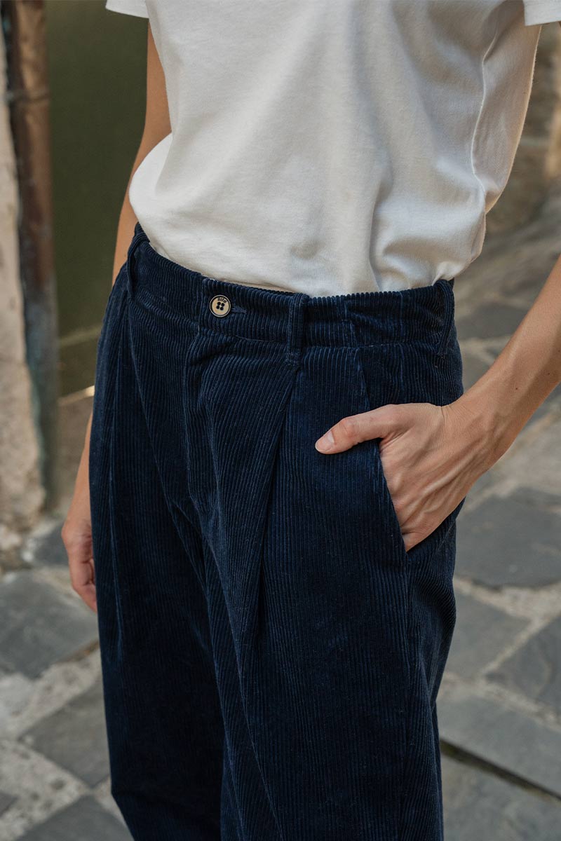 Pantaloni Chino Donna Velluto a Coste Blu Astrid - Rifò Lab Moda circolare made in Italy