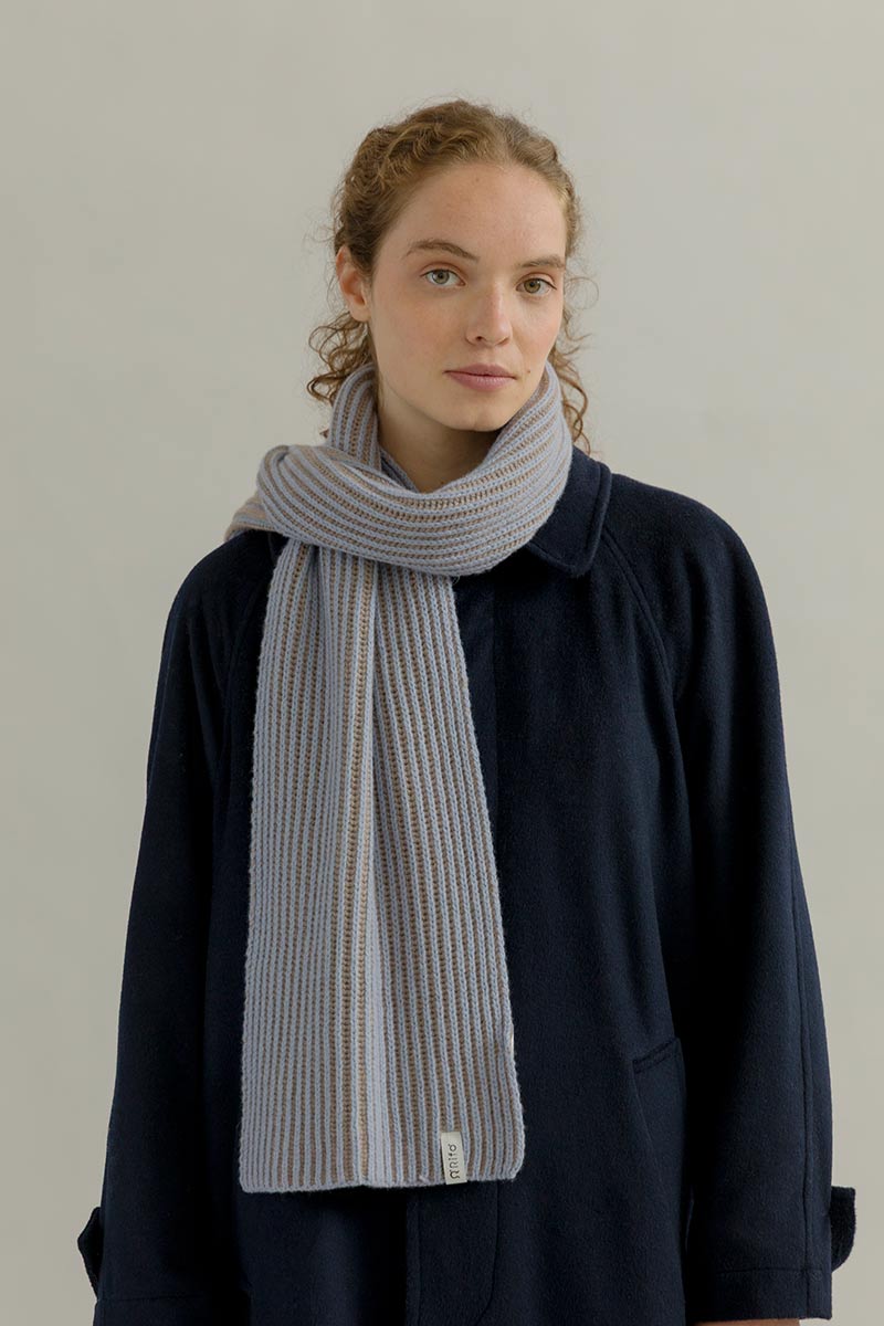 Sciarpa Cashmere Donna Uomo Rigenerato Grigia Azzurra Julia - Rifò Lab Moda circolare made in Italy