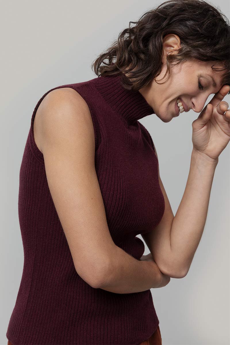 Gilet Donna Collo Alto Lana Riciclata Mariella  - Rifò Lab Moda circolare made in Italy
Viola Uva